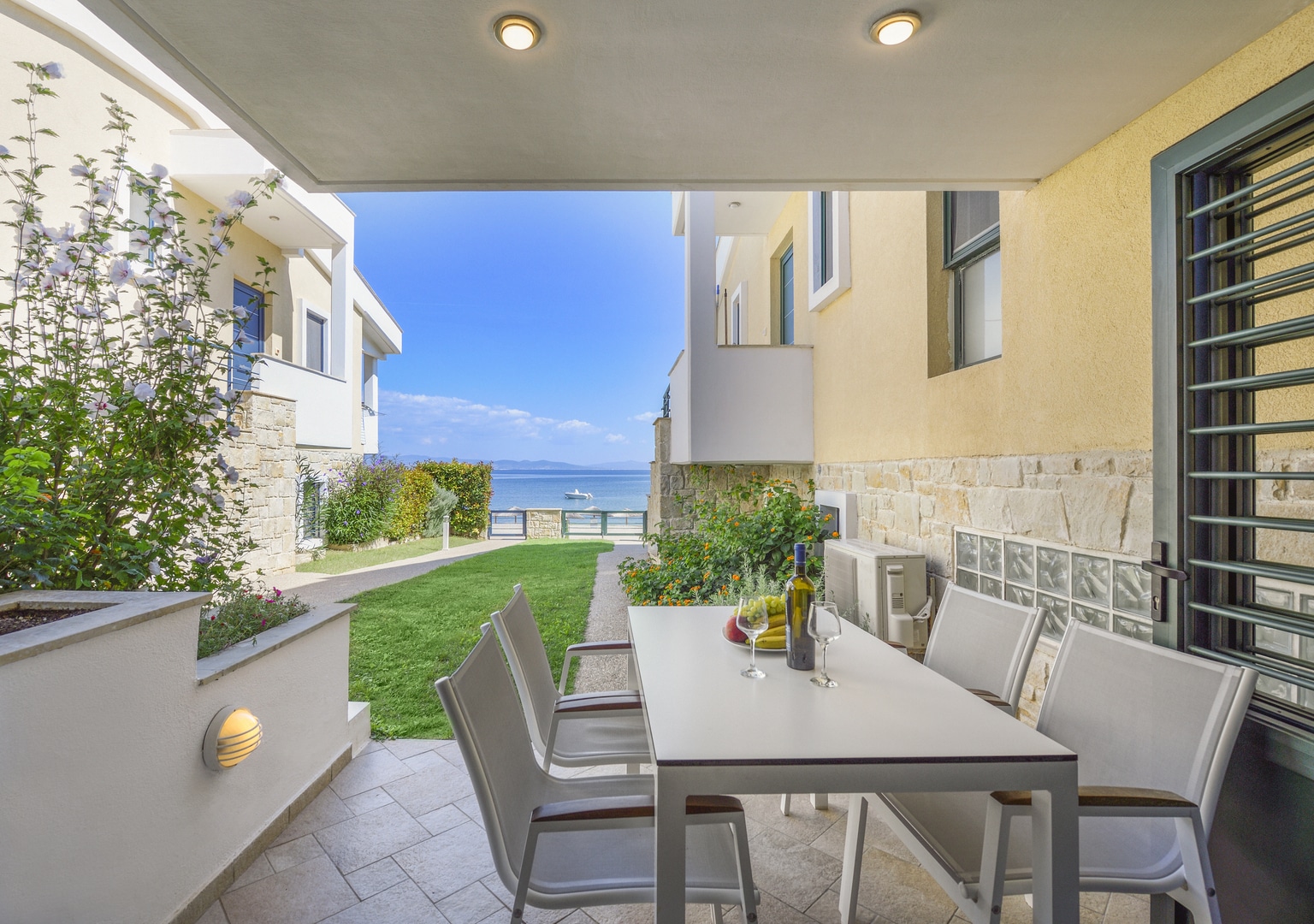 Apartment with Sea View and Garden View - Ground Floor